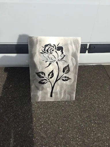 Découpe décorative rose en aluminium