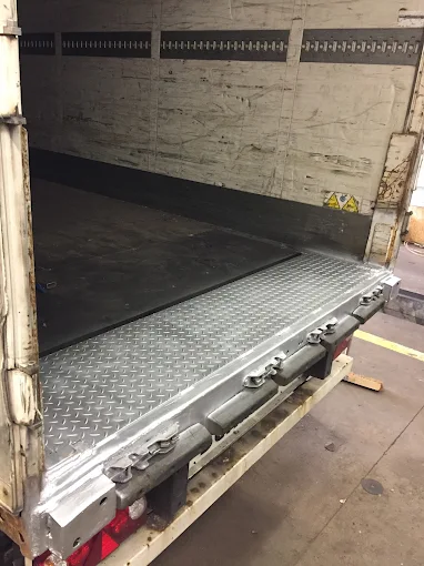 Plancher aluminium larmé sur remorque