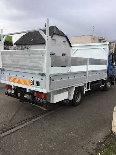 Camion plateau transformé